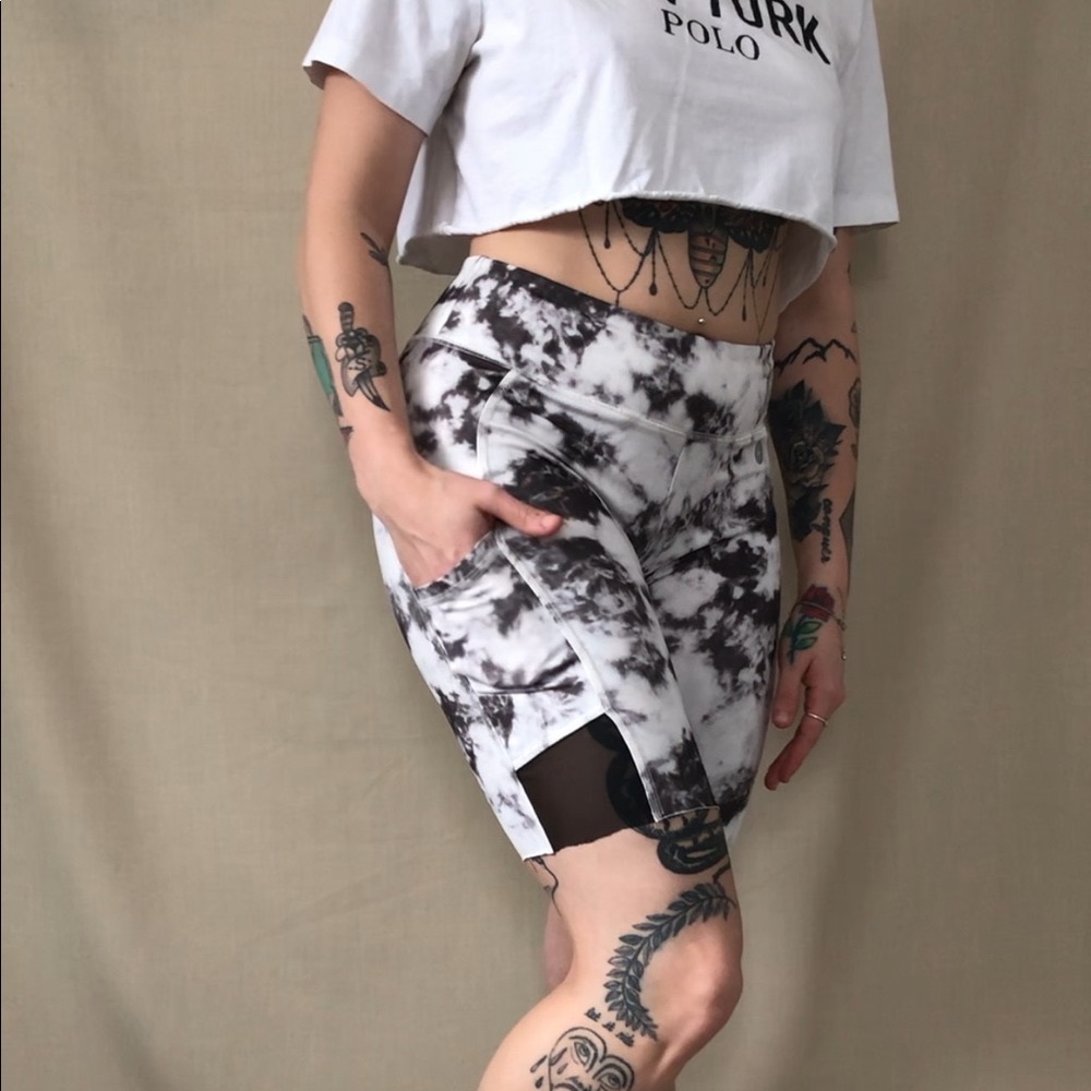 black and white marble cutoff leggings